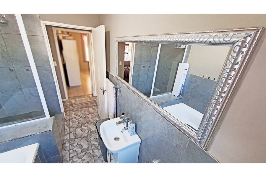 2 Bedroom Property for Sale in Guldenland Western Cape